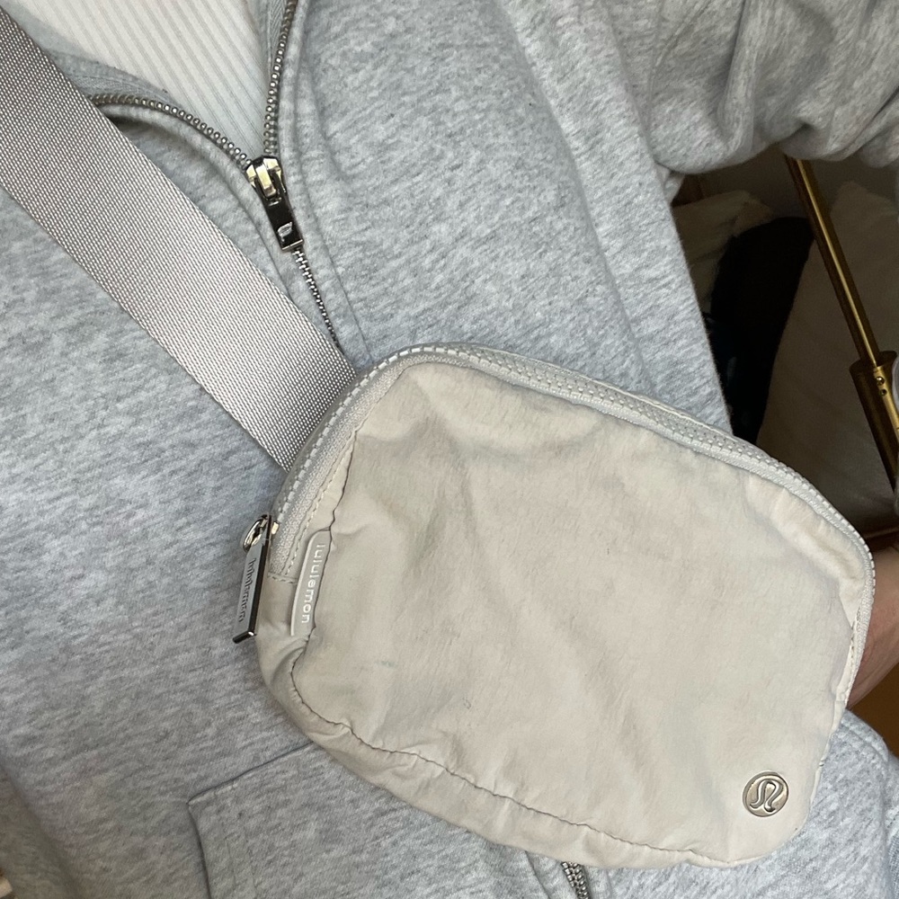 Lululemon Everywhere Belt Bag